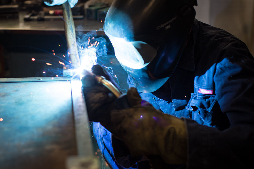 Ausbildungsbereich Metalltechnik. Konstruktionsmechaniker/innen lernen passgenau zu schweißen.